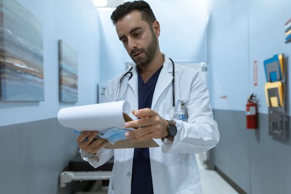 מומחה מערכות הידראוליקה בפאיז מנופים בעמ