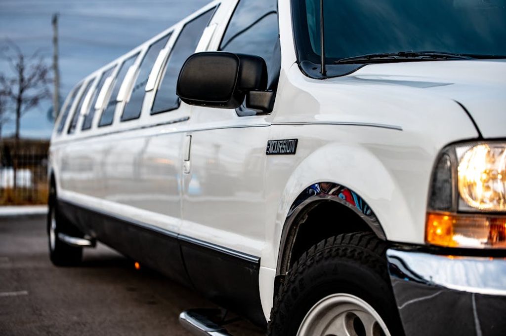Brett Sayles באתר PEXELS luxury limousine